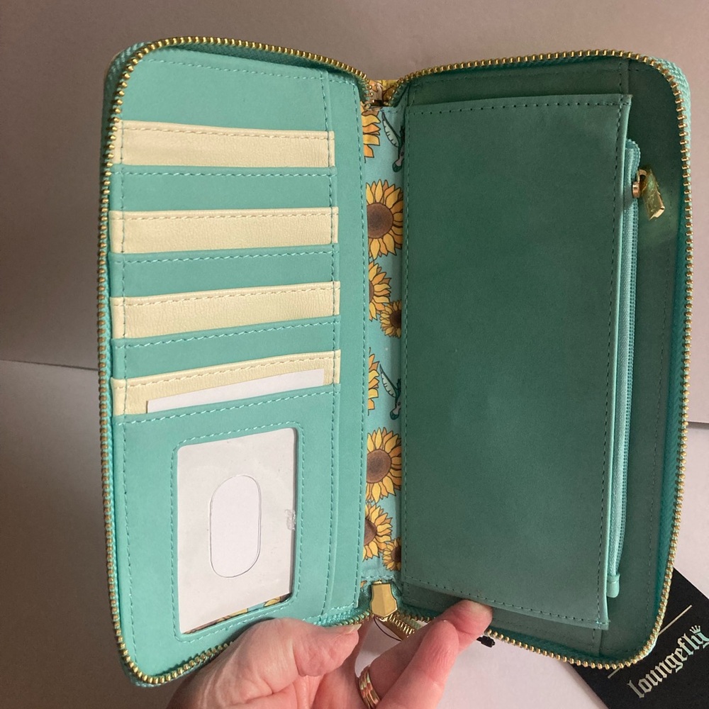 Loungefly Pocahontas Disney Princess Sunflower Women's Zip Around Wallet NWT - Picture 12 of 14